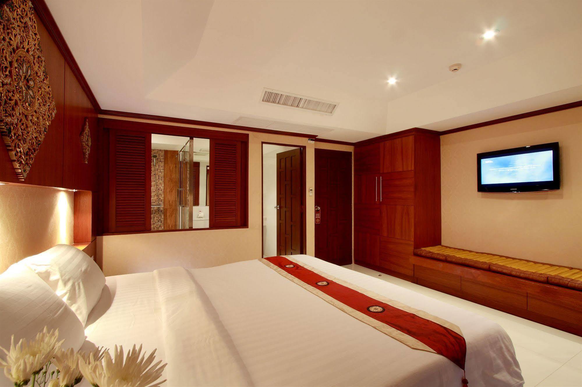 Rayaburi Hotel, Patong Bagian luar foto