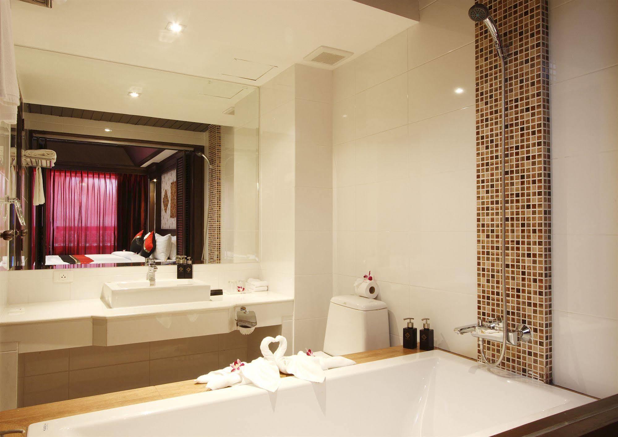Rayaburi Hotel, Patong Bagian luar foto