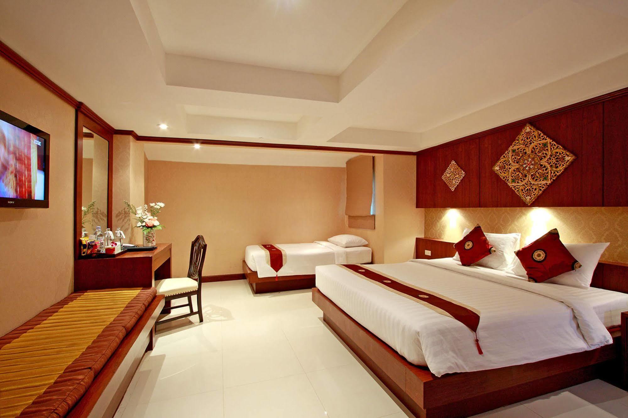 Rayaburi Hotel, Patong Bagian luar foto