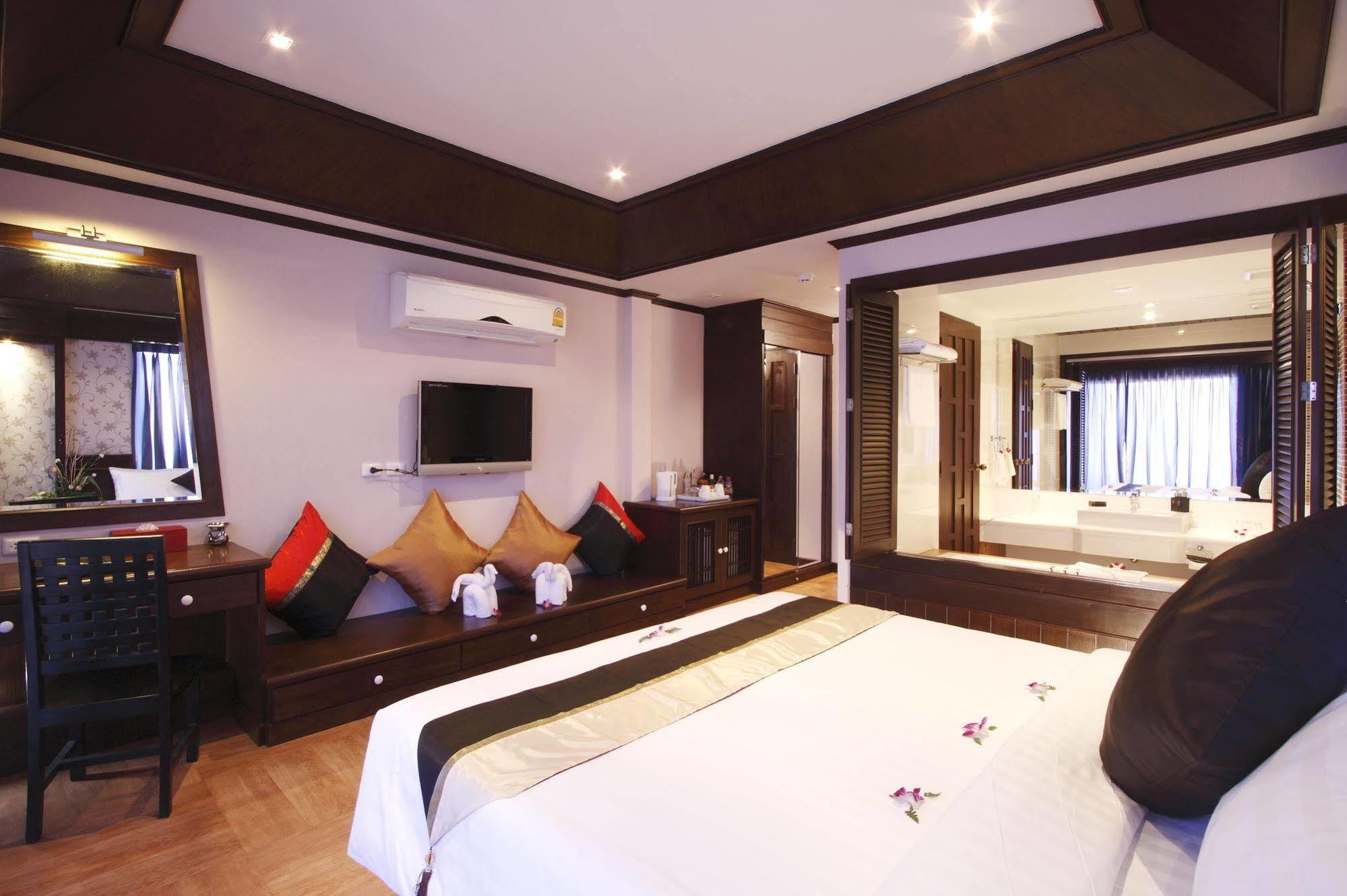 Rayaburi Hotel, Patong Bagian luar foto